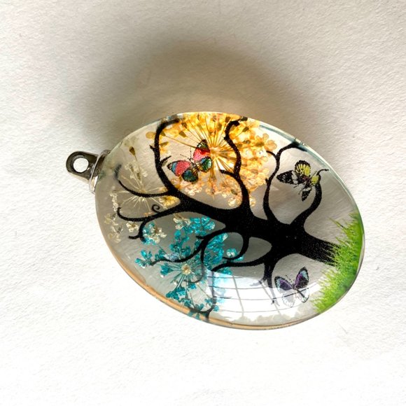 Large Transparent Floral Oval Pendant with Tree, Butterfly, Pressed Flowers - Picture 6 of 7
